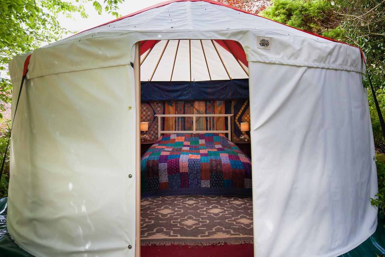 Отель Festival Yurts Хей-он-Уай Экстерьер фото